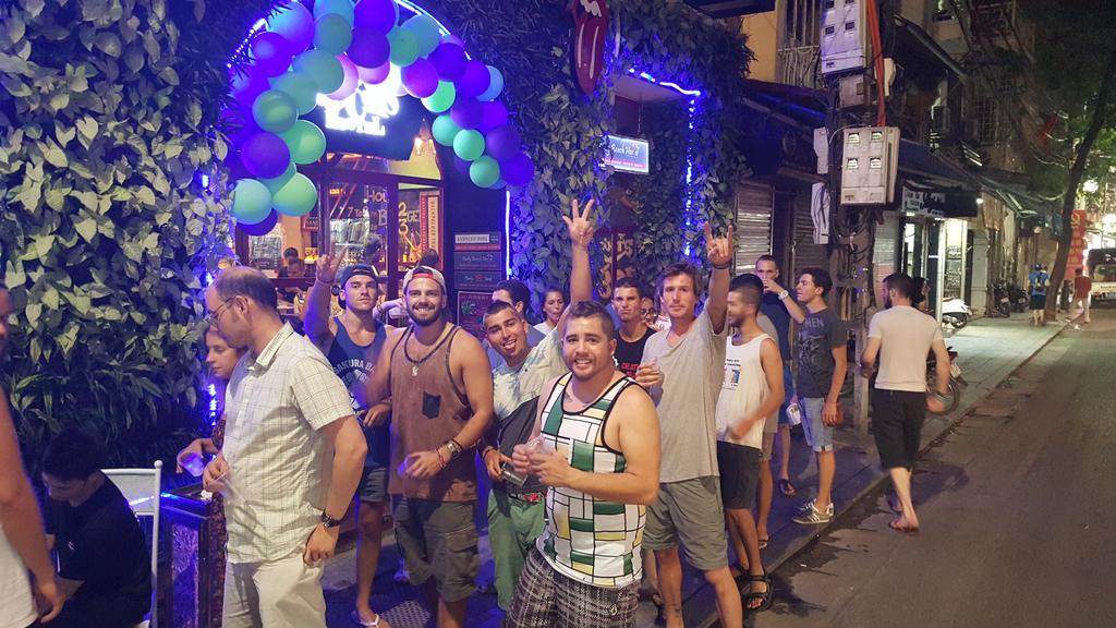 Hanoi Rocks Hostel Buitenkant foto