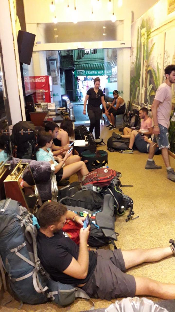 Hanoi Rocks Hostel Buitenkant foto