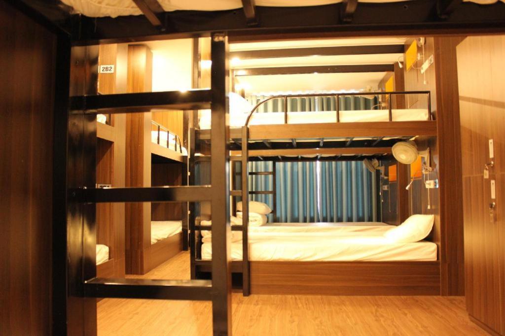 Hanoi Rocks Hostel Buitenkant foto
